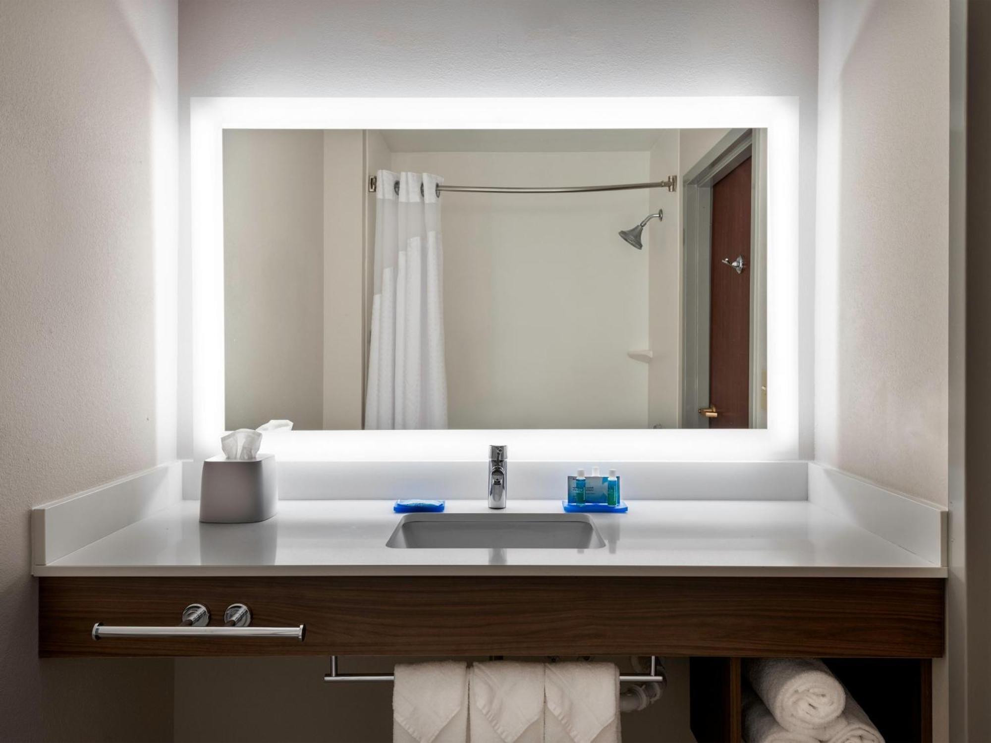 Holiday Inn Express & Suites Charlotte Arpt-Belmont By Ihg Kültér fotó