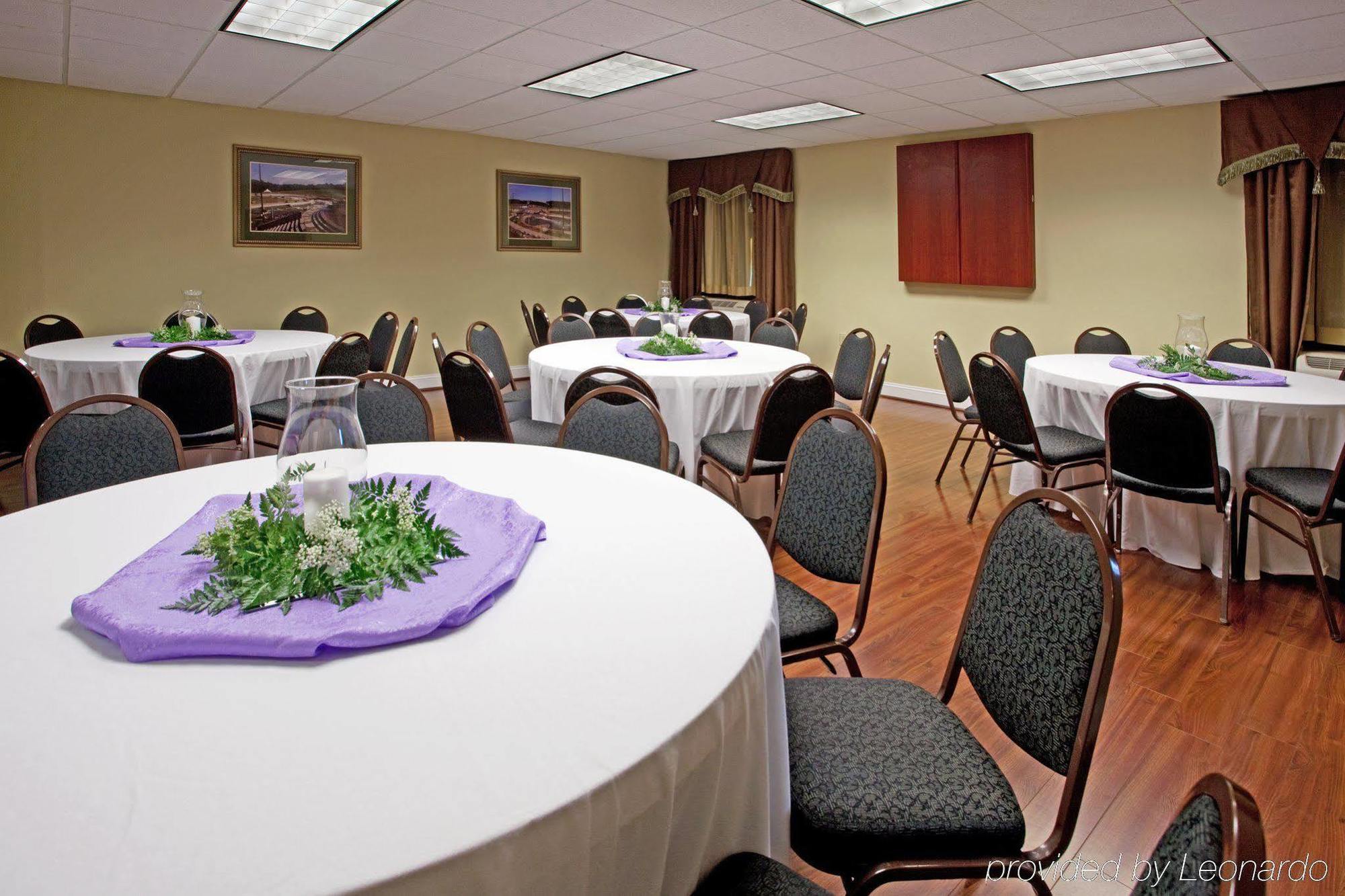 Holiday Inn Express & Suites Charlotte Arpt-Belmont By Ihg Kültér fotó